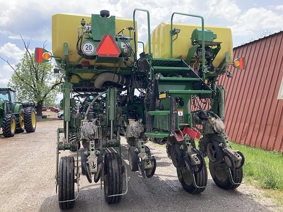 Image of John Deere 1775 equipment image 4