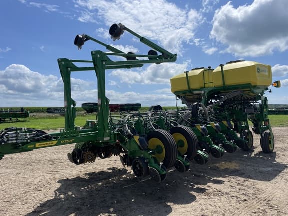 Image of John Deere 1775 equipment image 2