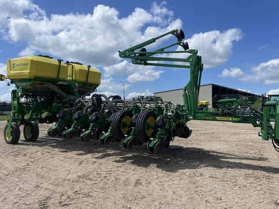 Image of John Deere 1775 equipment image 2