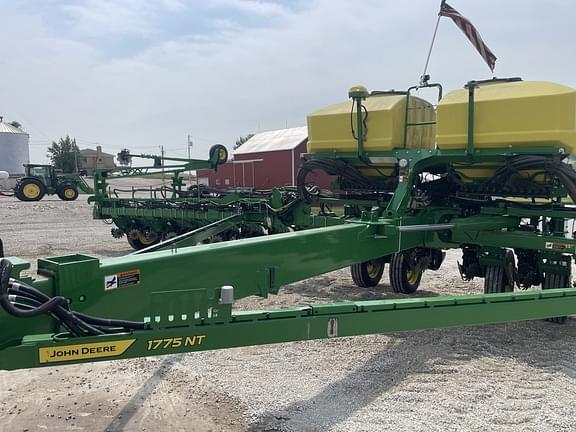 Image of John Deere 1775 equipment image 2