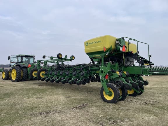 Image of John Deere 1775 equipment image 2