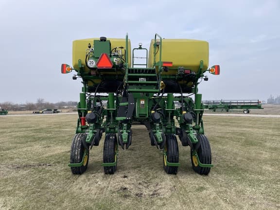 Image of John Deere 1775 equipment image 3