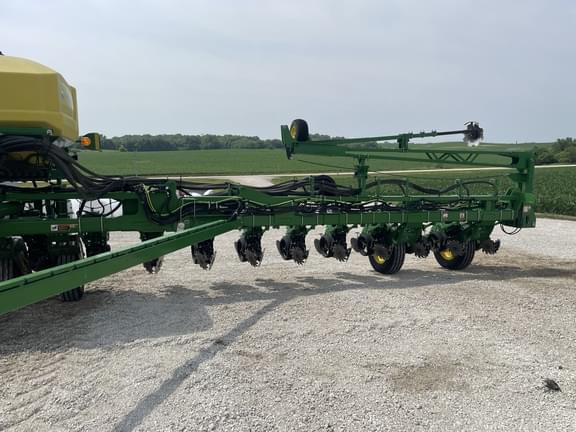 Image of John Deere 1775 equipment image 3