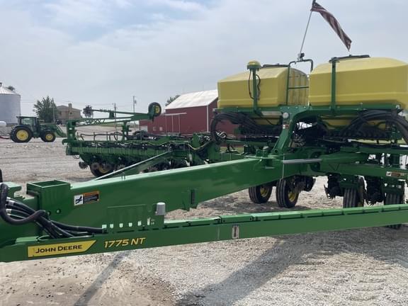 Image of John Deere 1775 equipment image 2