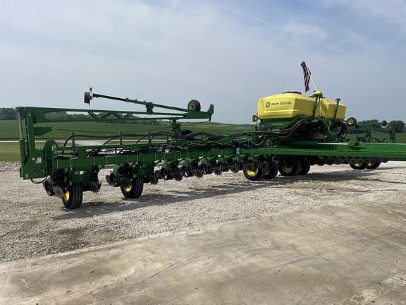 Image of John Deere 1775 Primary image