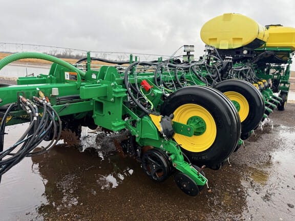 2023 John Deere 1775 Equipment Image0