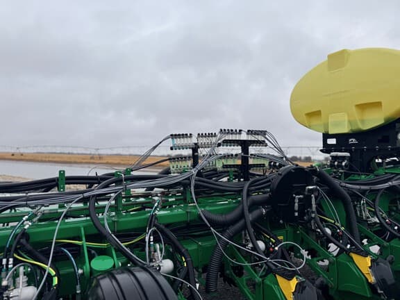 Image of John Deere 1775 equipment image 2