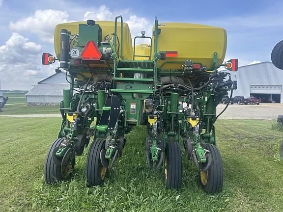 Image of John Deere 1775 equipment image 4