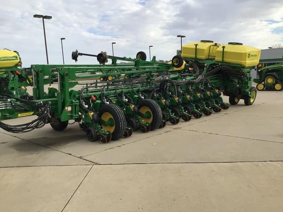 Image of John Deere 1775 equipment image 1