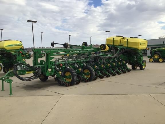 Image of John Deere 1775 equipment image 2