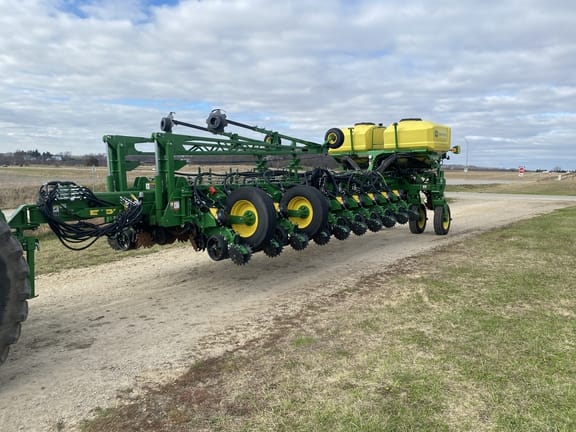 Main image John Deere 1775