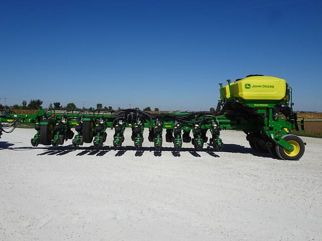 Image of John Deere 1775 equipment image 2