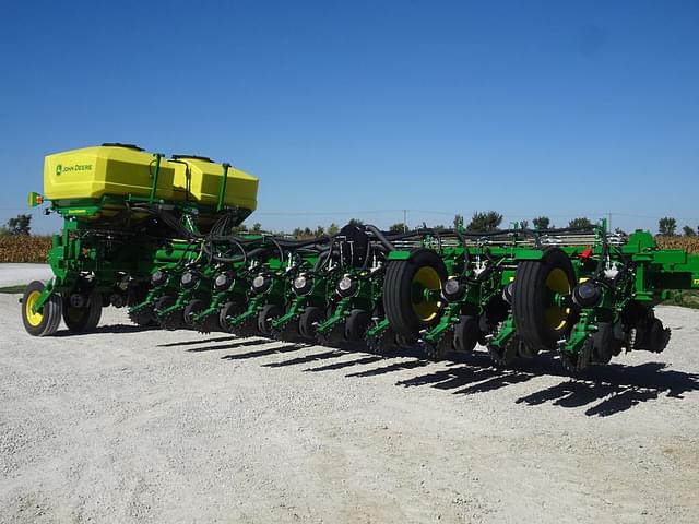 Image of John Deere 1775 equipment image 1