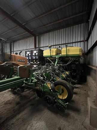 Image of John Deere 1775 equipment image 3