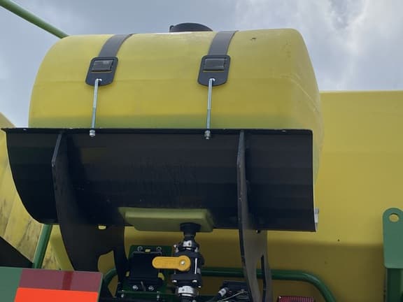 Image of John Deere 1775 equipment image 4