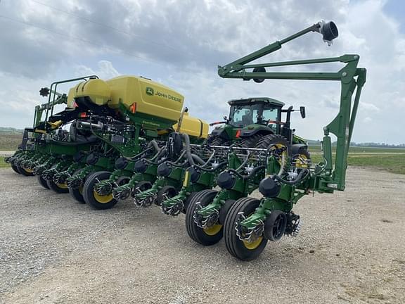 Image of John Deere 1775 Primary image