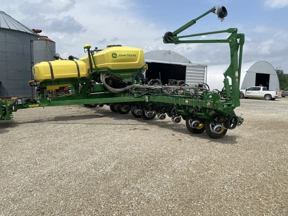 Image of John Deere 1775 equipment image 1