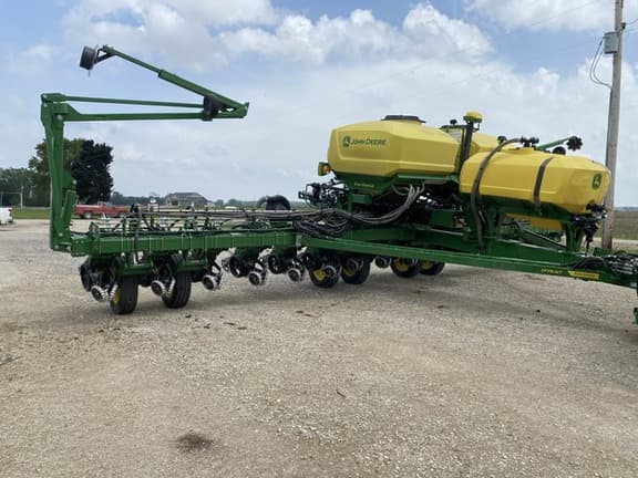 Image of John Deere 1775 equipment image 3
