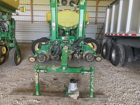 Image of John Deere 1775 equipment image 4