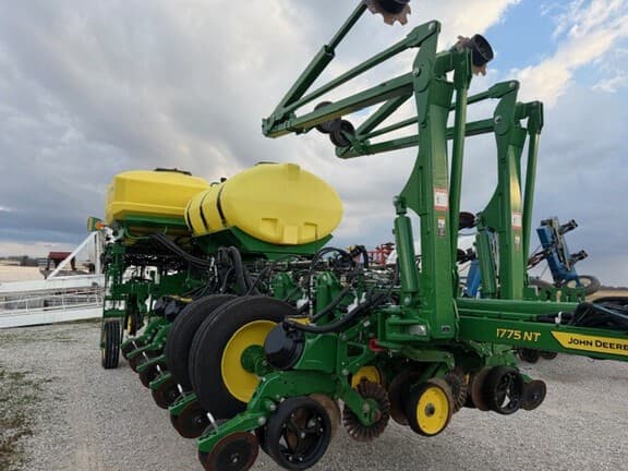 Image of John Deere 1775 equipment image 1