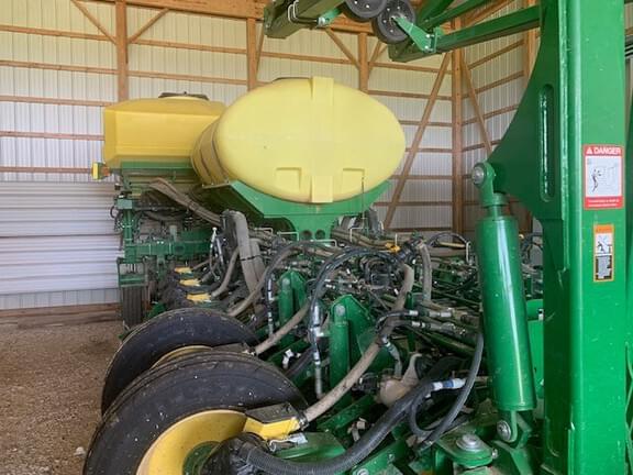 Image of John Deere 1775 equipment image 3