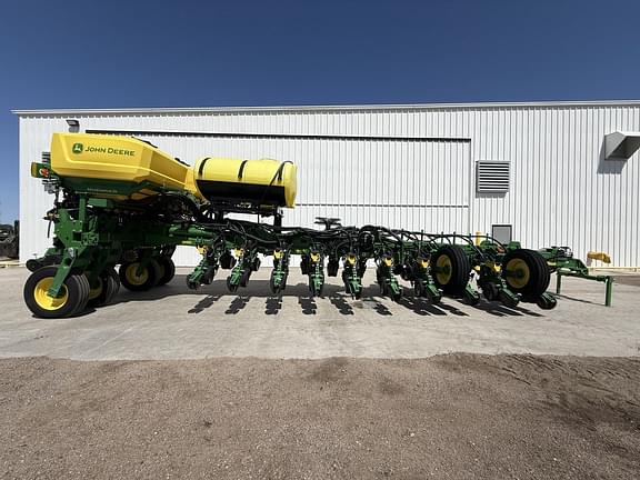 Image of John Deere 1775 Primary image