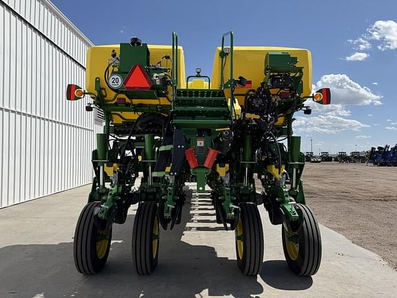 Image of John Deere 1775 equipment image 3