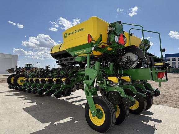 Image of John Deere 1775 equipment image 4