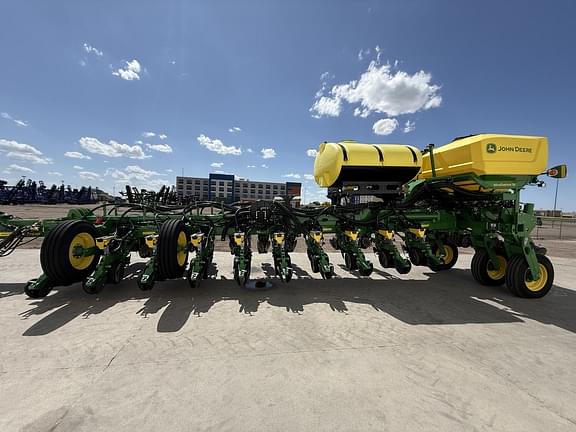 Image of John Deere 1775 equipment image 2