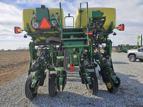 Image of John Deere 1775 equipment image 3