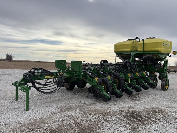 2023 John Deere 1775 Equipment Image0