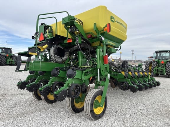 Image of John Deere 1775 equipment image 4