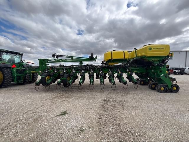 Image of John Deere 1775 equipment image 2