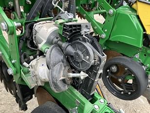 Main image John Deere 1775 31