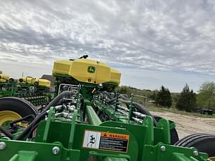 Main image John Deere 1775 34