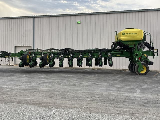 Image of John Deere 1775 equipment image 1