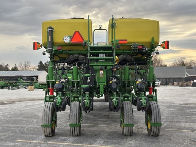 Image of John Deere 1775 equipment image 3