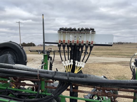 Image of John Deere 1775 equipment image 2