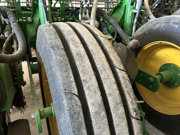 Image of John Deere 1775 equipment image 4