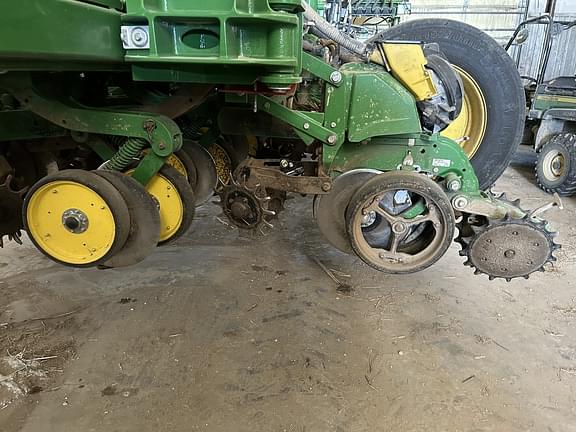 Image of John Deere 1775 equipment image 1