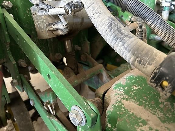 Image of John Deere 1775 equipment image 3