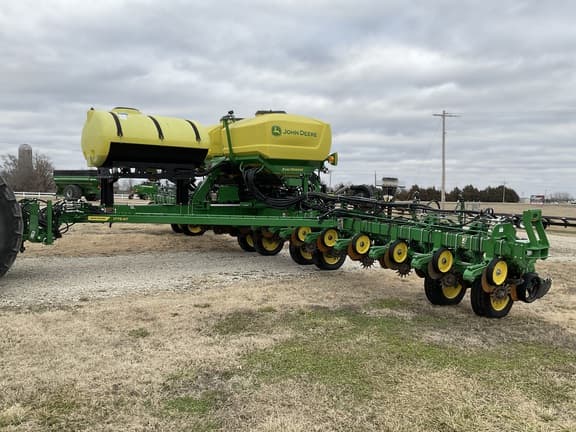 Image of John Deere 1775 Primary image