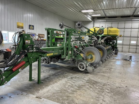 2023 John Deere 1775 Equipment Image0