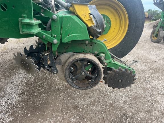 Image of John Deere 1775 equipment image 4