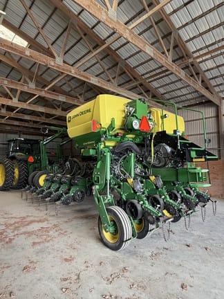 2023 John Deere 1775 Equipment Image0