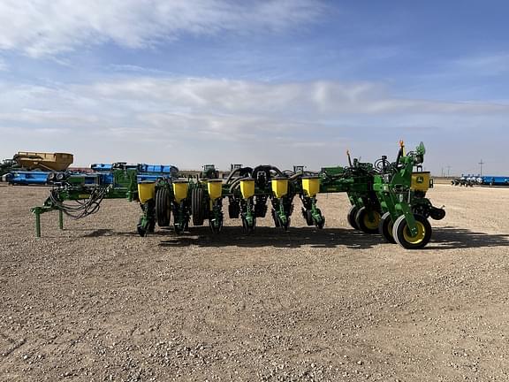 Image of John Deere 1775 equipment image 1