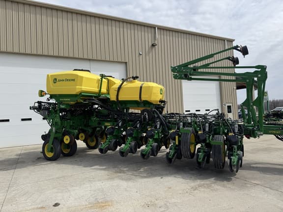 Image of John Deere 1775 equipment image 2