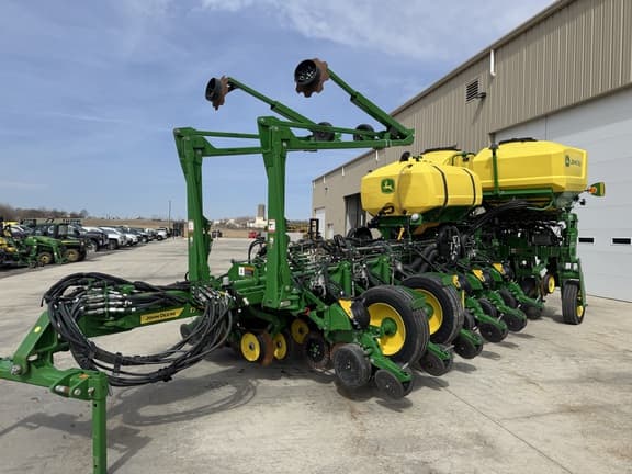 Image of John Deere 1775 equipment image 1