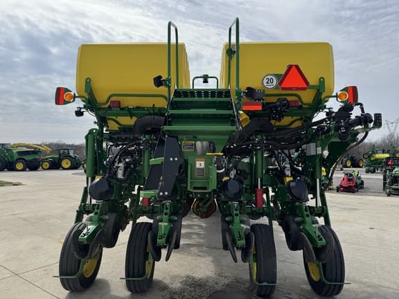 Image of John Deere 1775 equipment image 4