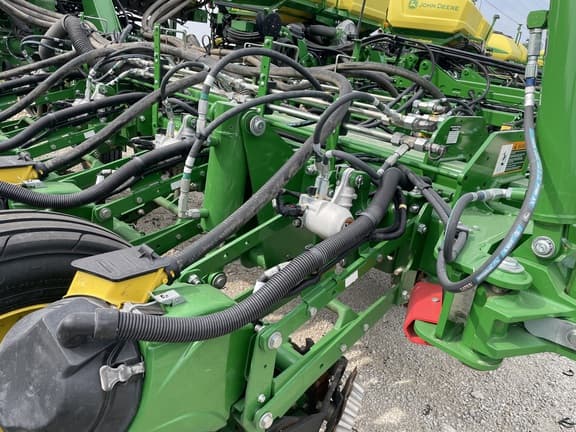 Image of John Deere 1775 equipment image 4